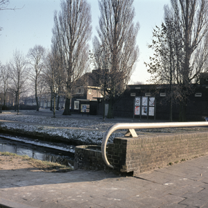 859544 Gezicht op het Zwarte Water en de Ingenhouszstraat te Utrecht, vanaf de Anthonius Mattheusslaan.
